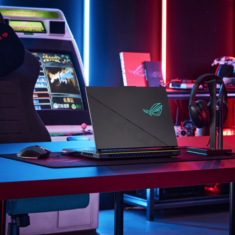 Asus ROG Strix G18 G814 18