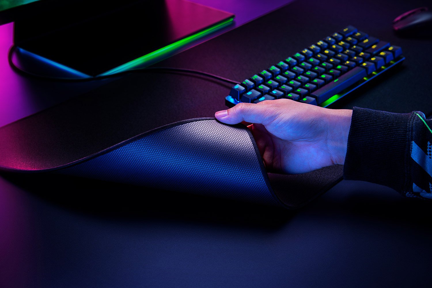Razer Strider Hybrid Gaming Mouse Mat, Large - Black