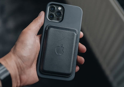Apple iPhone Leather Wallet with MagSafe